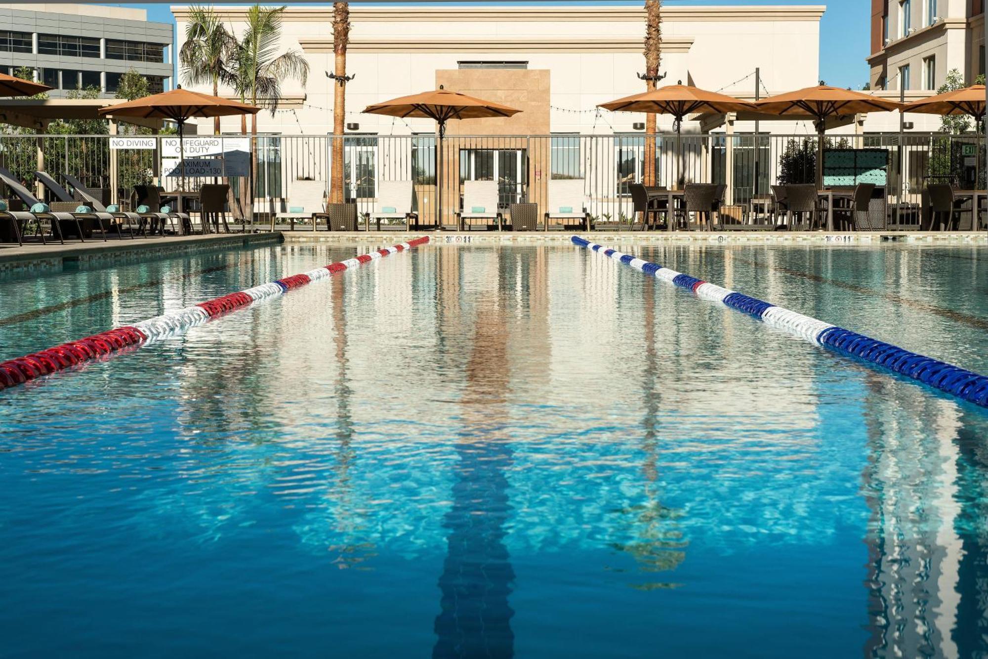 Courtyard By Marriott Irvine Spectrum Exterior foto